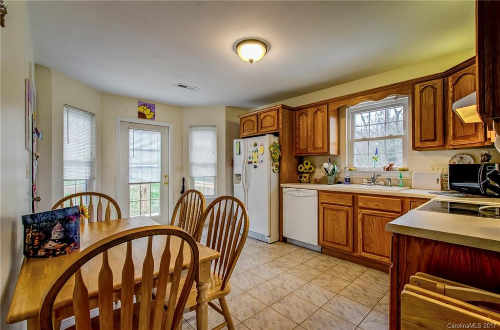 40 Meadowbrook Drive - Photo 6