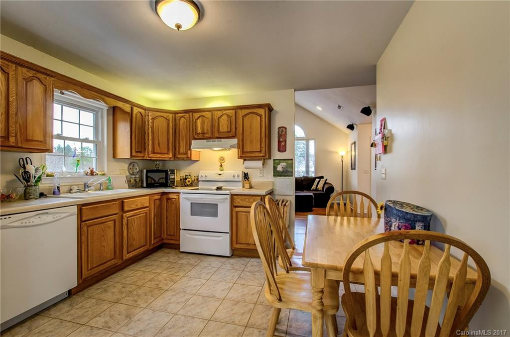 40 Meadowbrook Drive - Photo 7