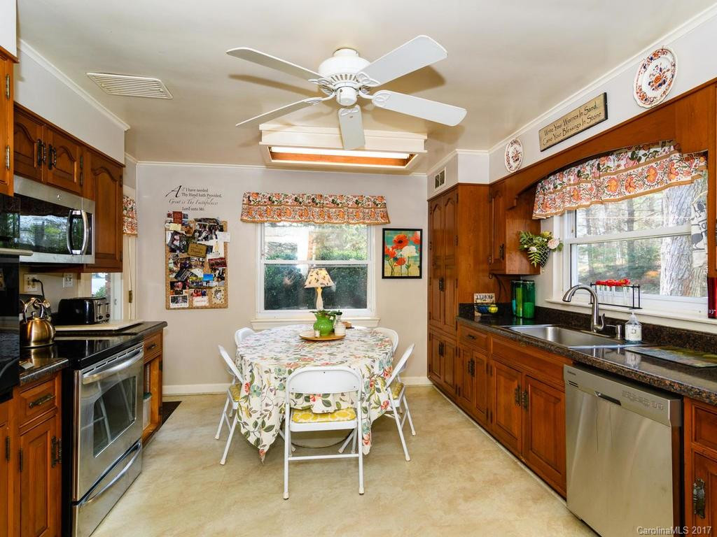 345 Windsor Road - Photo 11