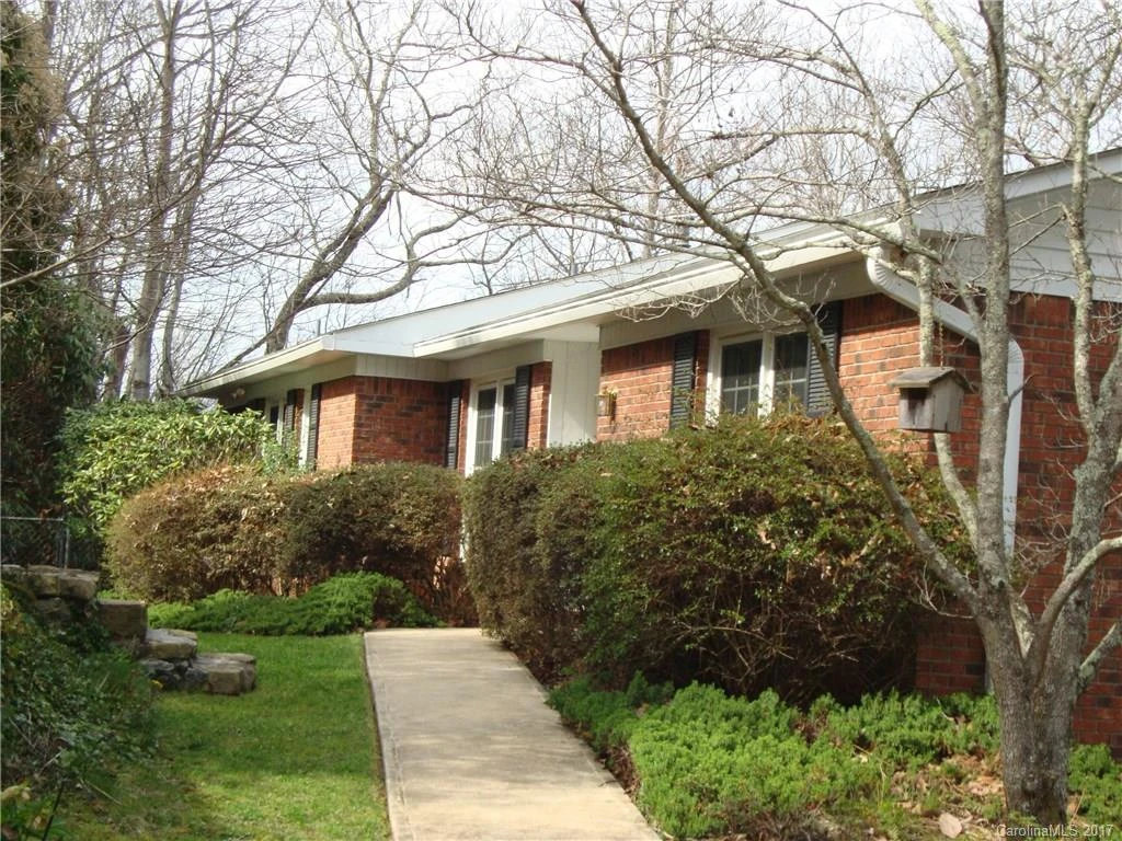 922 Rainbow Lane