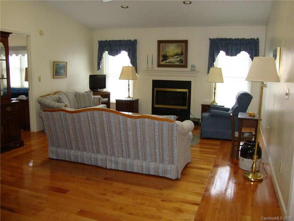 922 Rainbow Lane - Photo 4