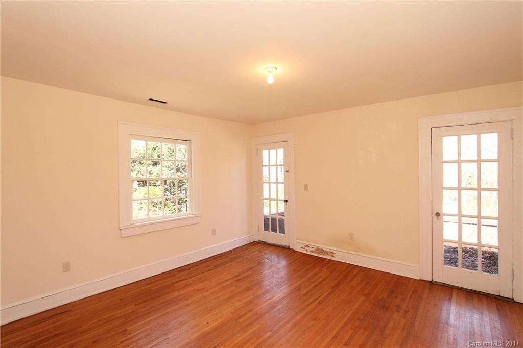 1649 Kensington Road - Photo 13