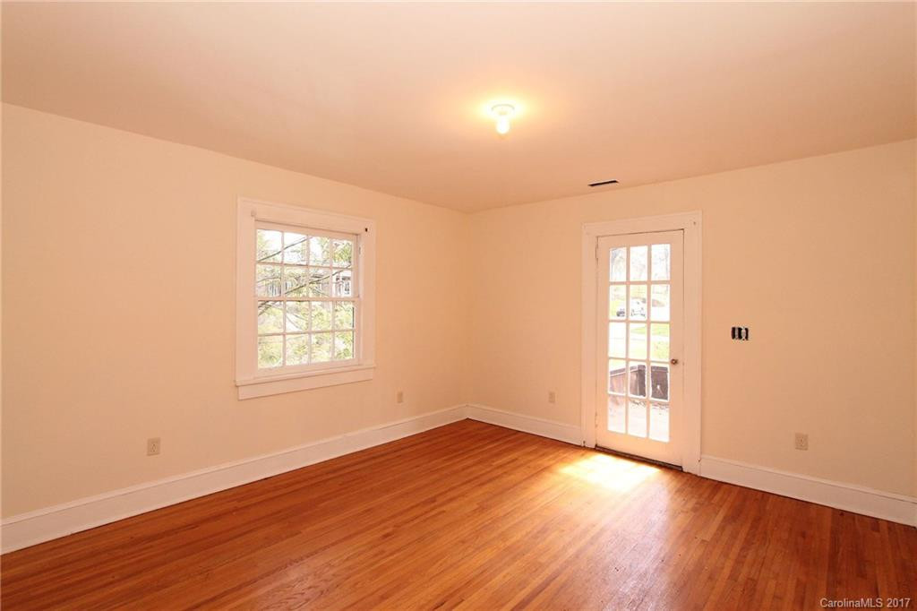 1649 Kensington Road - Photo 14