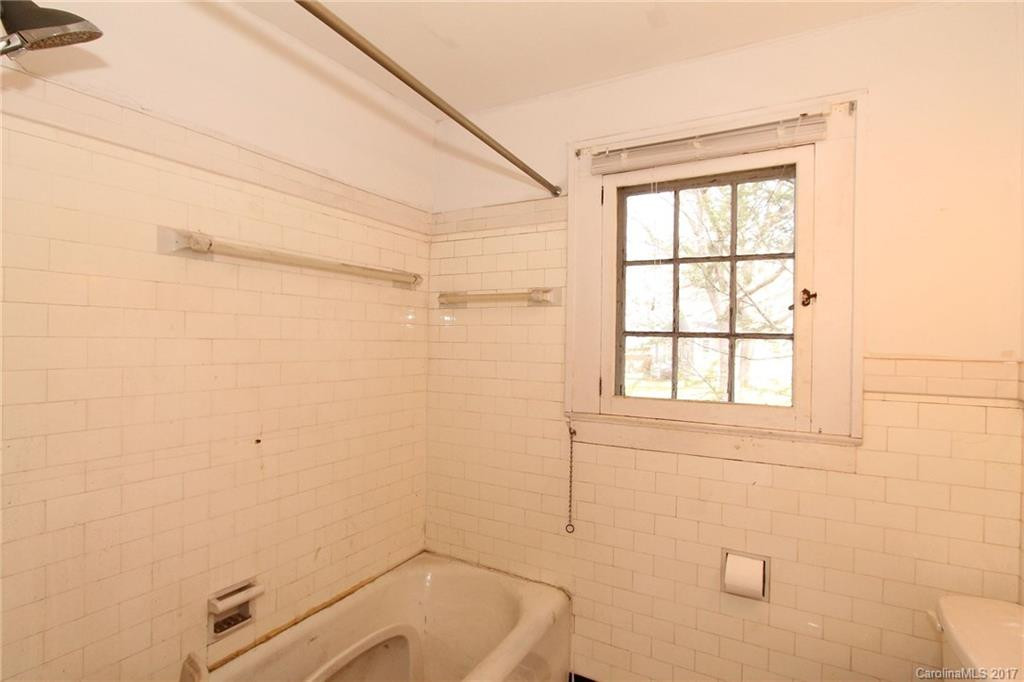 1649 Kensington Road - Photo 16