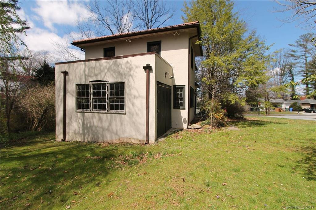 1649 Kensington Road - Photo 18