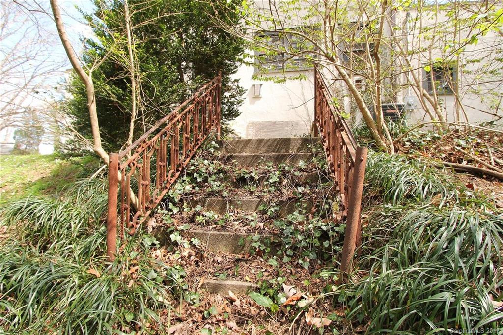1649 Kensington Road - Photo 19
