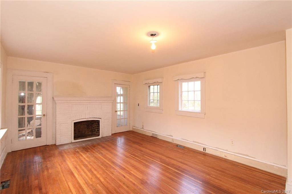 1649 Kensington Road - Photo 5