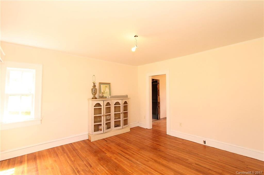 1649 Kensington Road - Photo 8