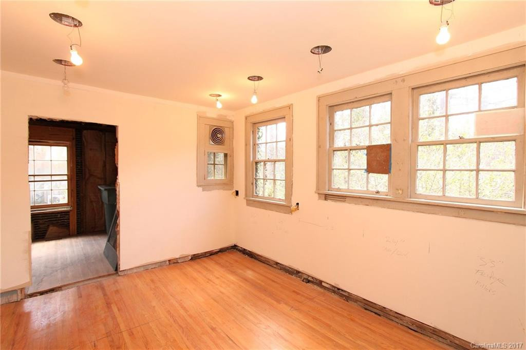 1649 Kensington Road - Photo 10