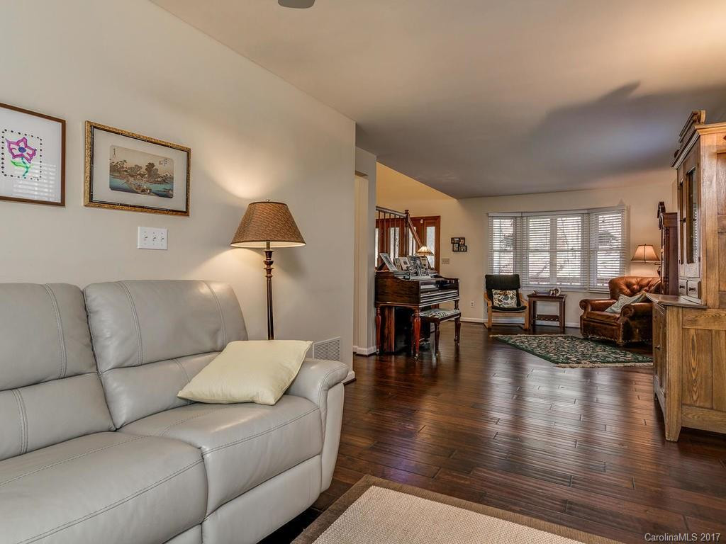 31 Oak Terrace - Photo 6