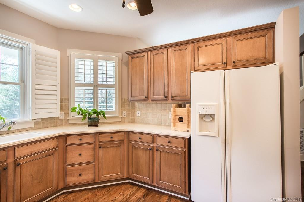28 Olde Eastwood Village Boulevard - Photo 7