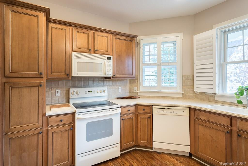 28 Olde Eastwood Village Boulevard - Photo 8