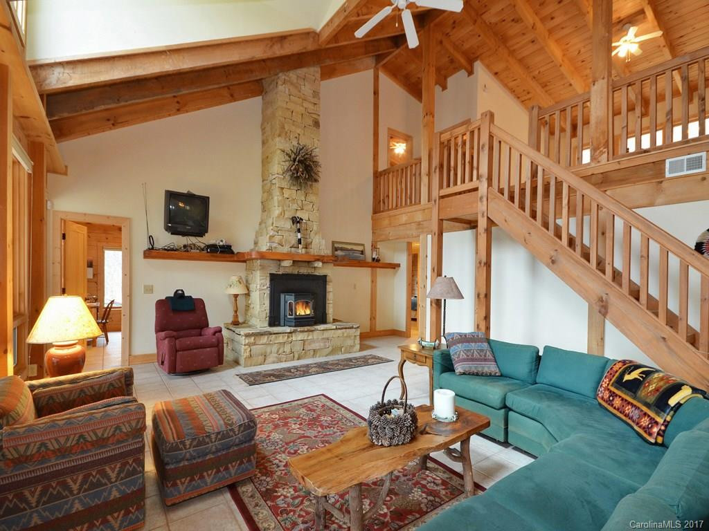 1031 Hyacinth Drive - Photo 3