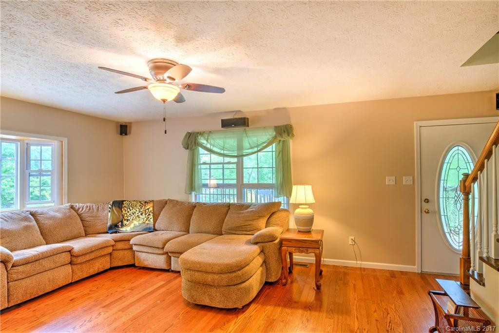 28 Lamplighter Lane - Photo 3