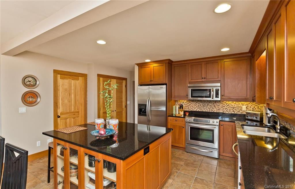 102 Sunset Hills Court - Photo 2