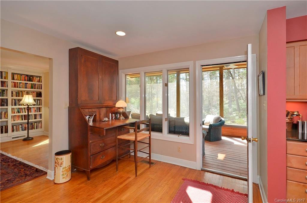 44 Ravenwood Drive - Photo 8