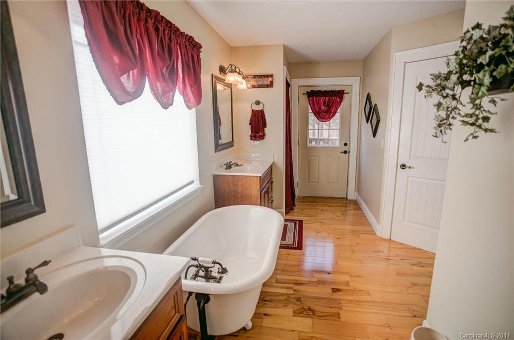 25 Carl Roberts Road - Photo 6