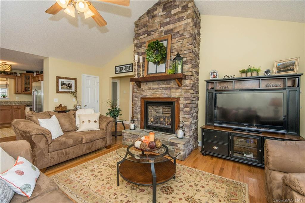 302 Hamlet Park Drive - Photo 3
