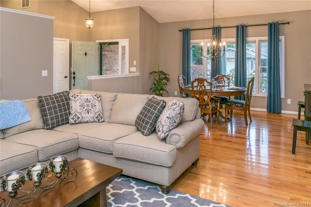 107 Fairway Knoll Drive - Photo 4