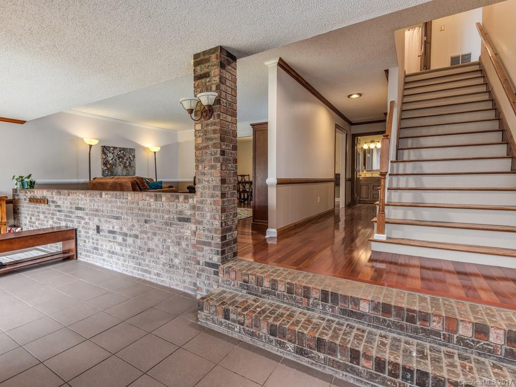 8 Sourwood Lane - Photo 2