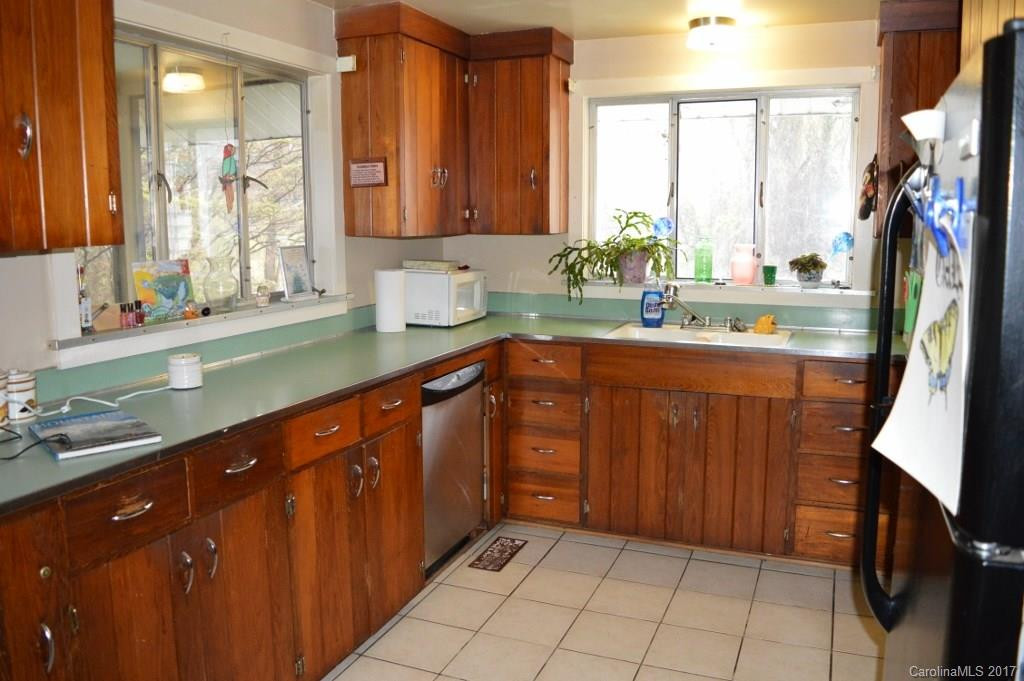409 Lockhart Street - Photo 2