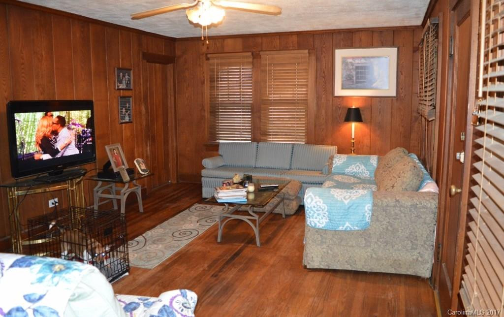 409 Lockhart Street - Photo 3