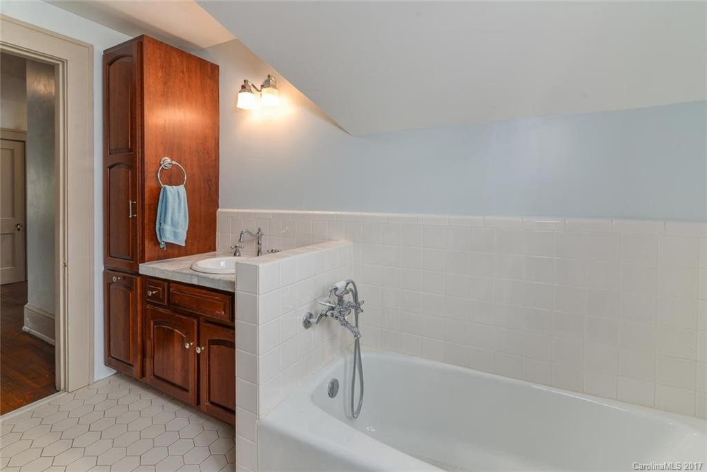 53 Saint Dunstans Road - Photo 13
