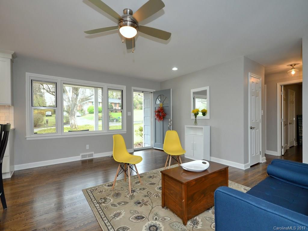 3122 Wesley Way - Photo 2