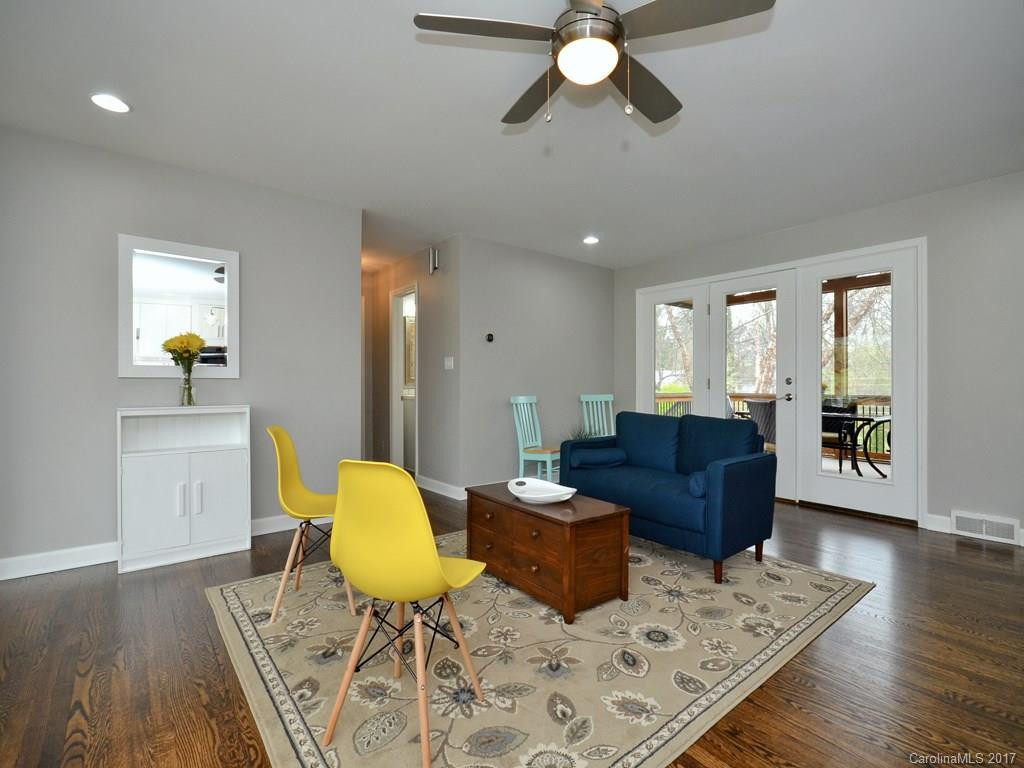 3122 Wesley Way - Photo 3