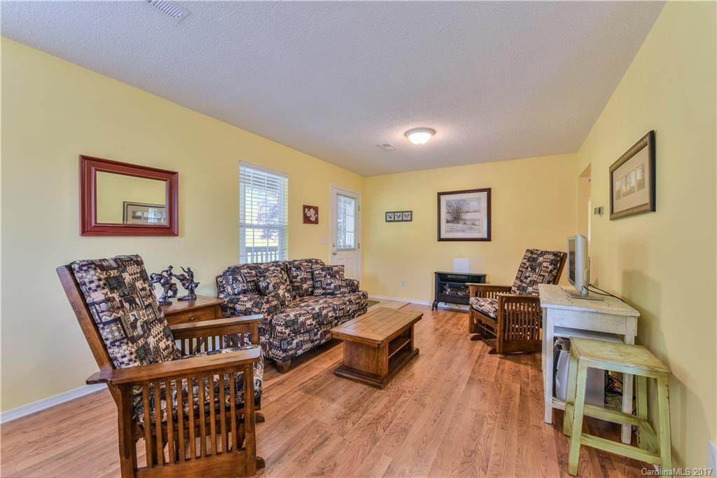 380 Rovingwood Drive - Photo 6