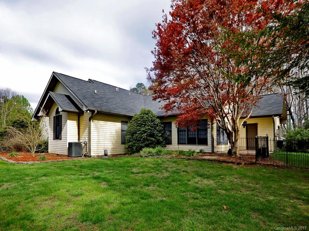172 Pine Tree Lane - Photo 4