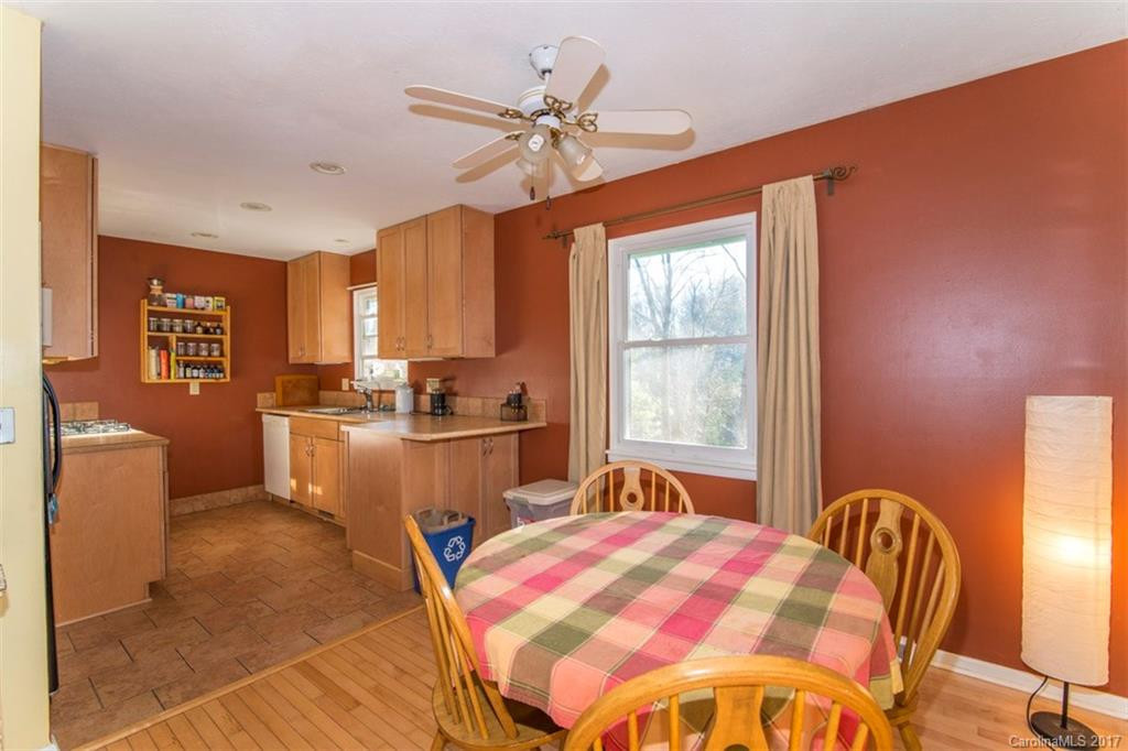 28 Evelake Drive - Photo 4