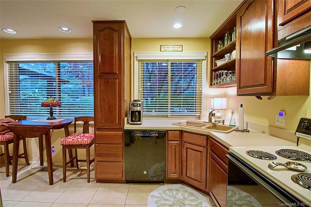 82 Laurelwood Circle #15 - Photo 3