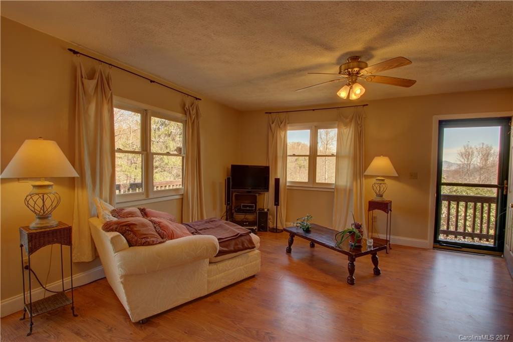 136 Echo Drive - Photo 2