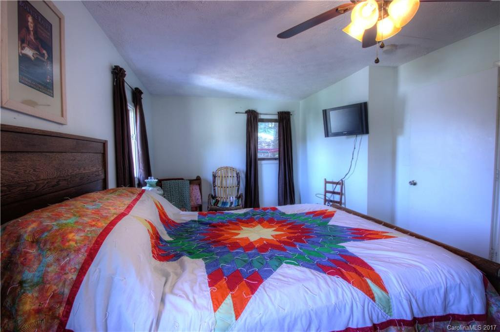 136 Echo Drive - Photo 12