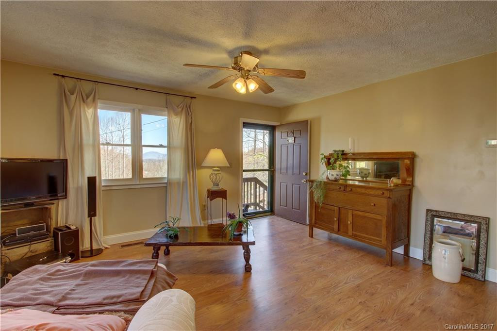 136 Echo Drive - Photo 3