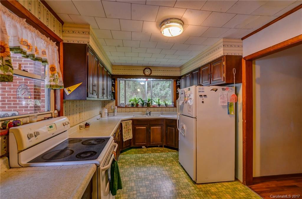 5945 Asheville Highway - Photo 17