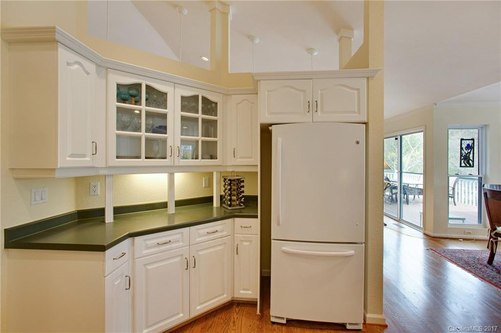 197 Hawthorne Drive - Photo 11