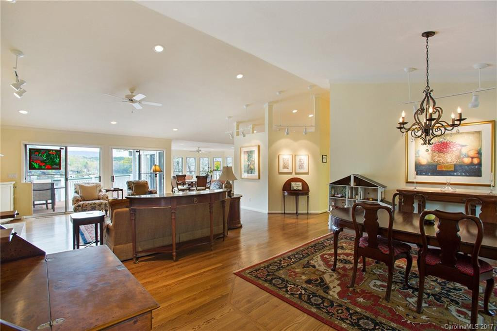 197 Hawthorne Drive - Photo 3