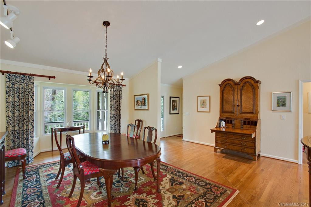 197 Hawthorne Drive - Photo 4