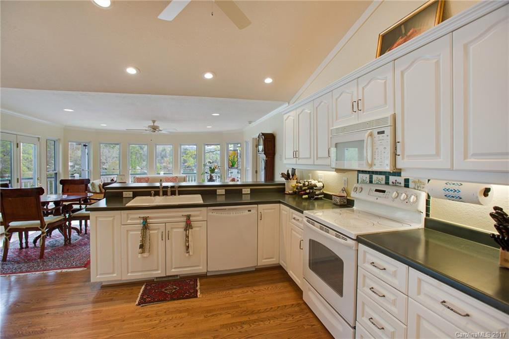 197 Hawthorne Drive - Photo 10