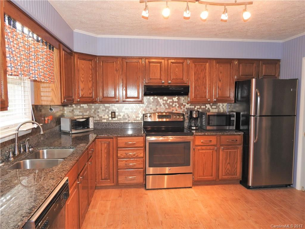 816 Greenwood Drive - Photo 2