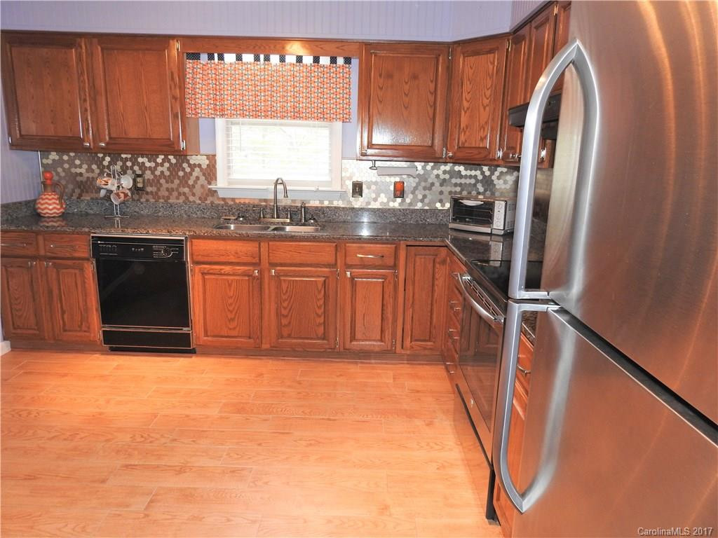 816 Greenwood Drive - Photo 3