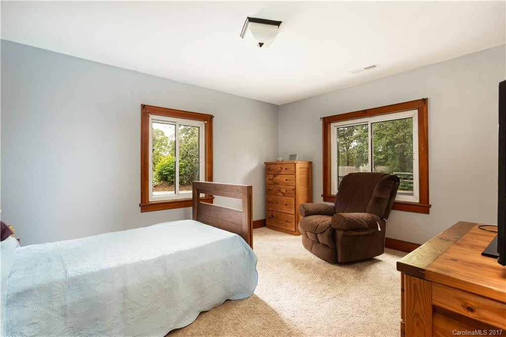 20 Evergreen Avenue - Photo 14