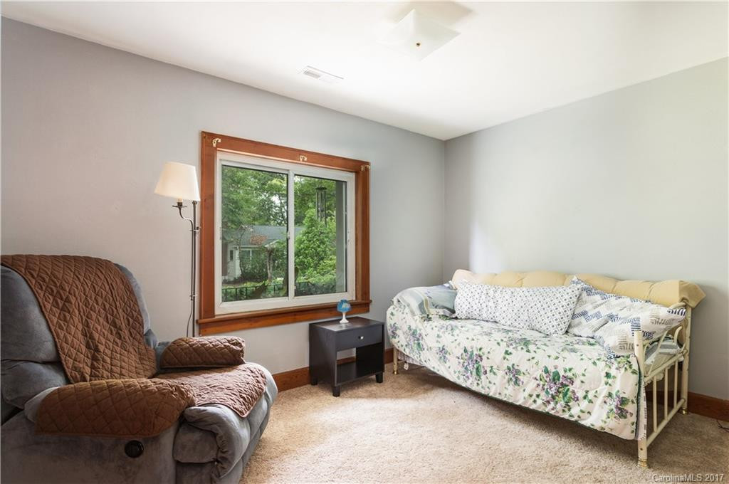20 Evergreen Avenue - Photo 15