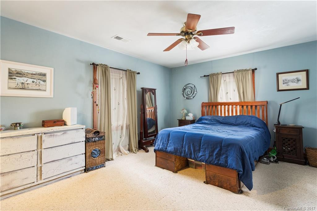 20 Evergreen Avenue - Photo 16