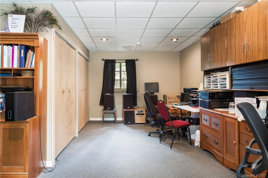 20 Evergreen Avenue - Photo 17