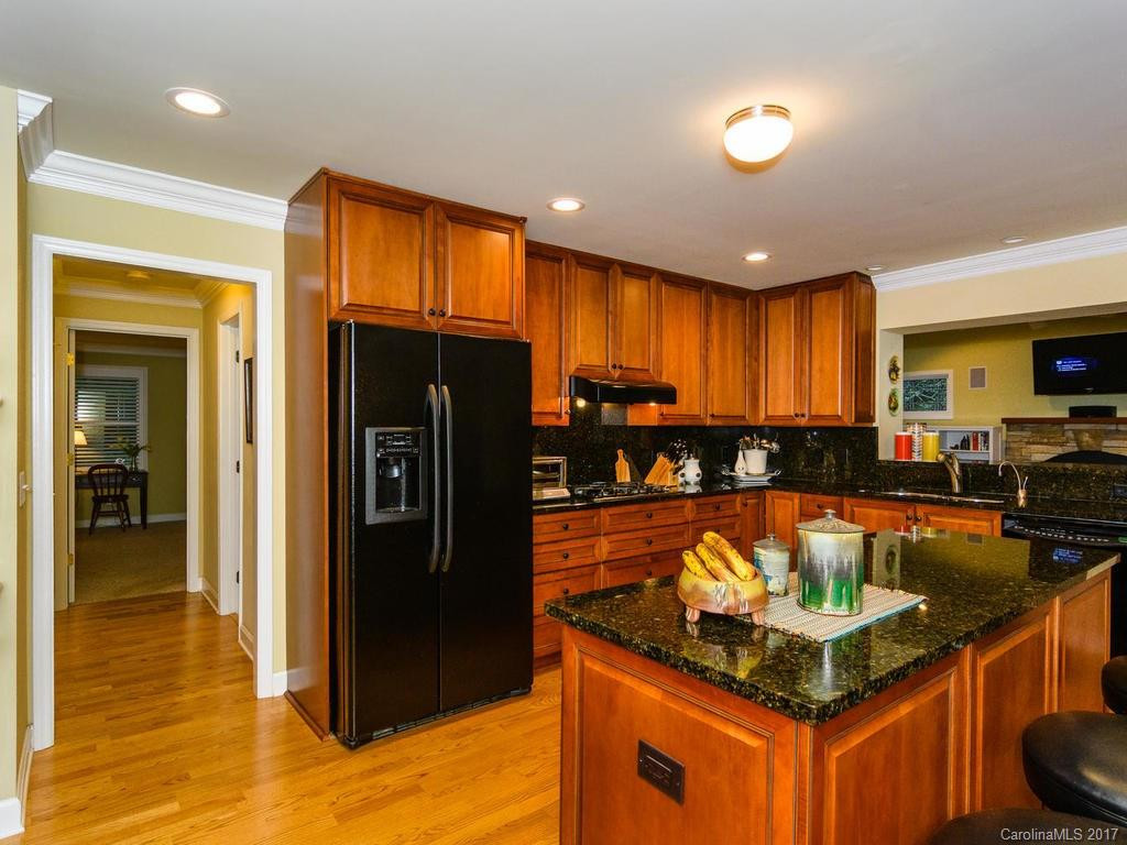 3360 Haywood Road - Photo 9