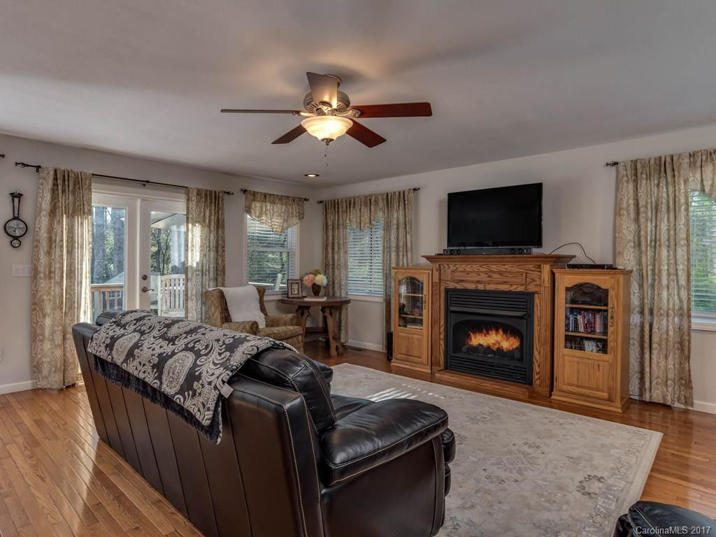 163 Hollifield Drive - Photo 3