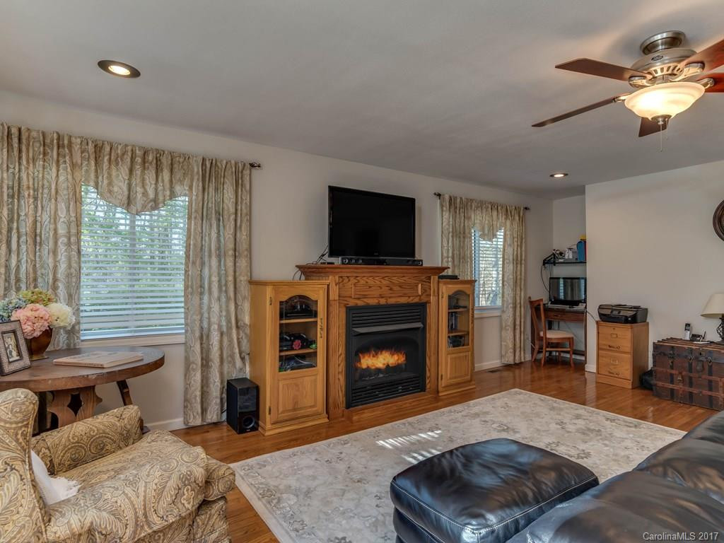 163 Hollifield Drive - Photo 4